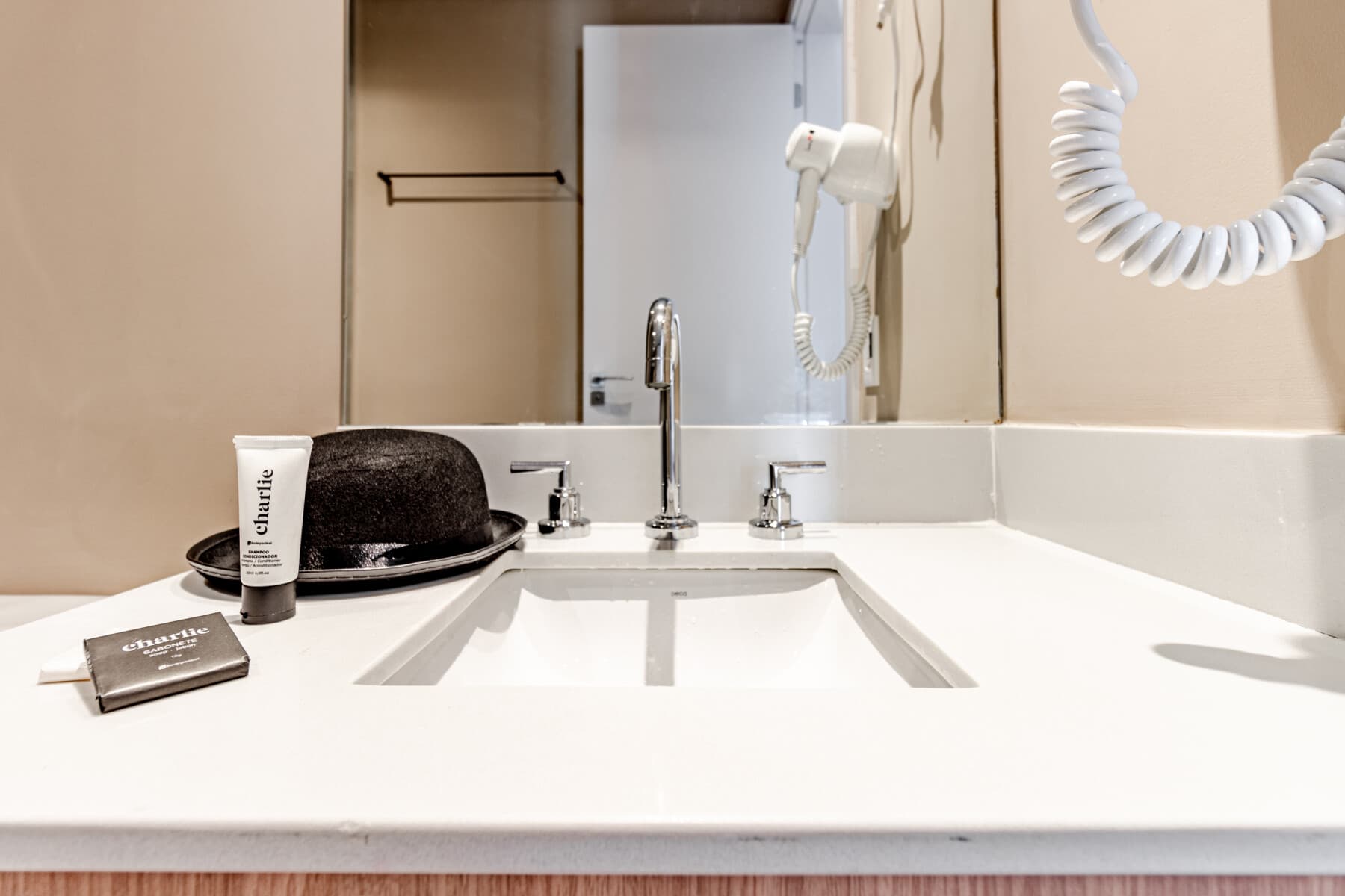 Charlie Window Moema