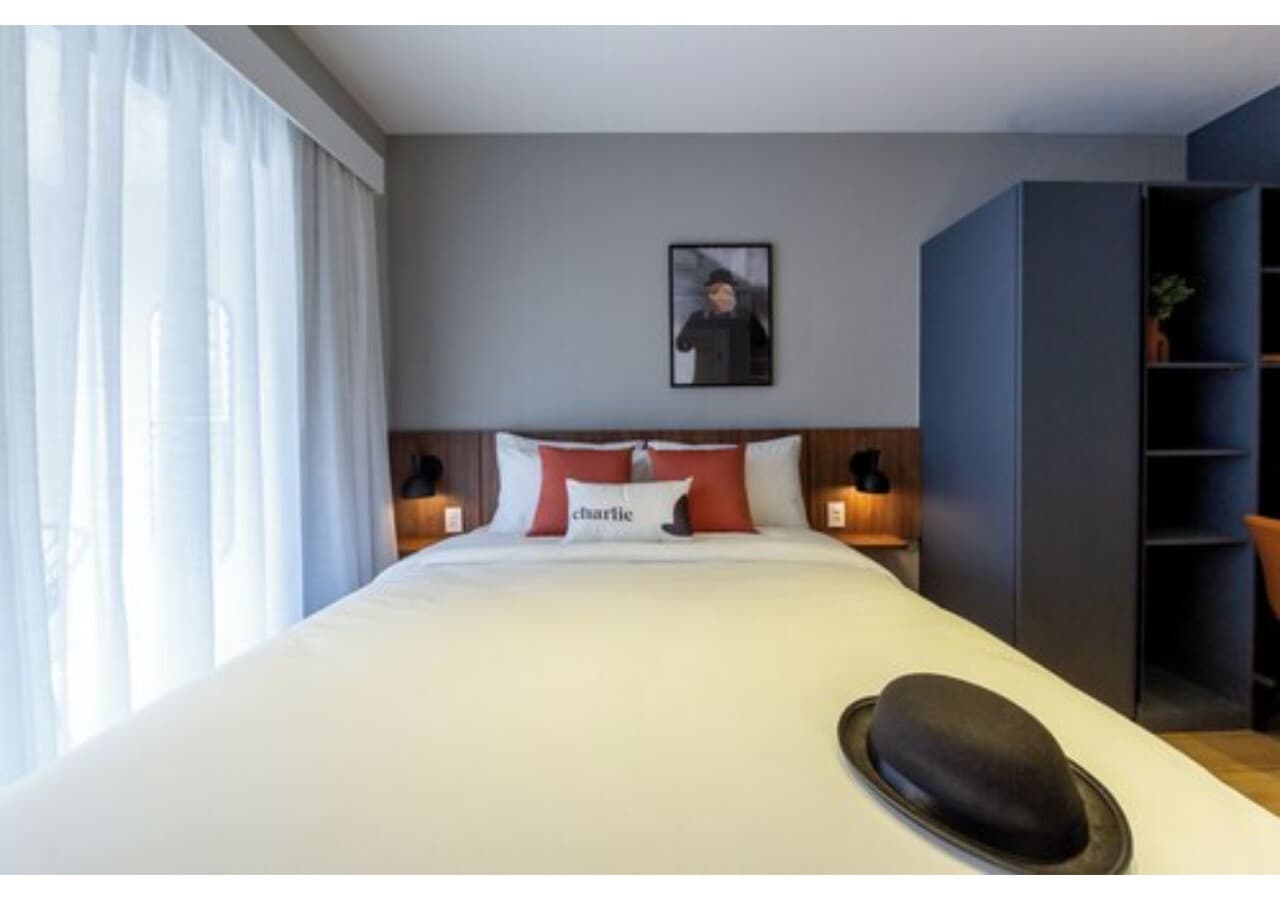 Studio Casal de 32m² com Varanda - House of Charlie Paraíso