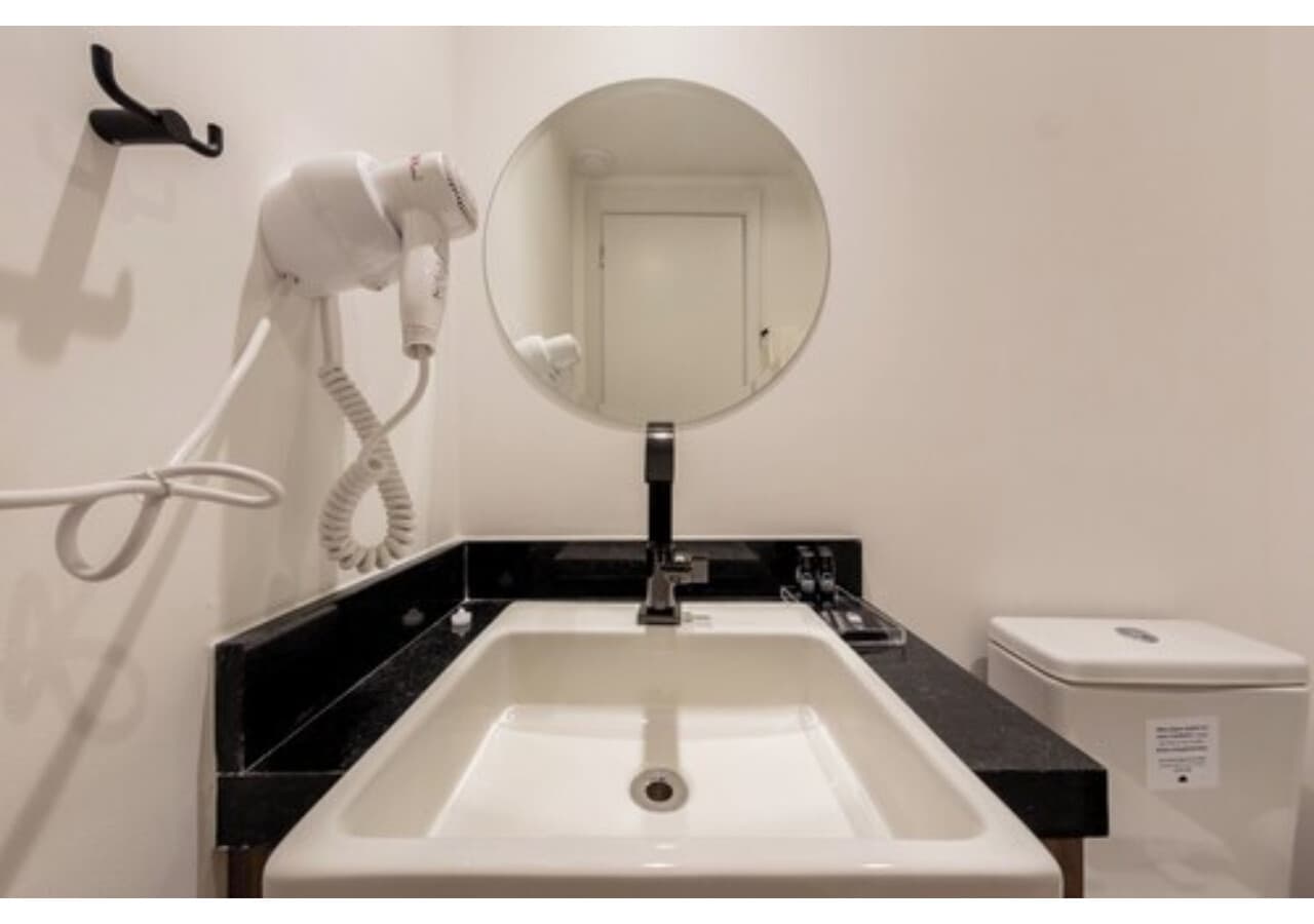 Studio Casal de 32m² com Varanda - House of Charlie Paraíso