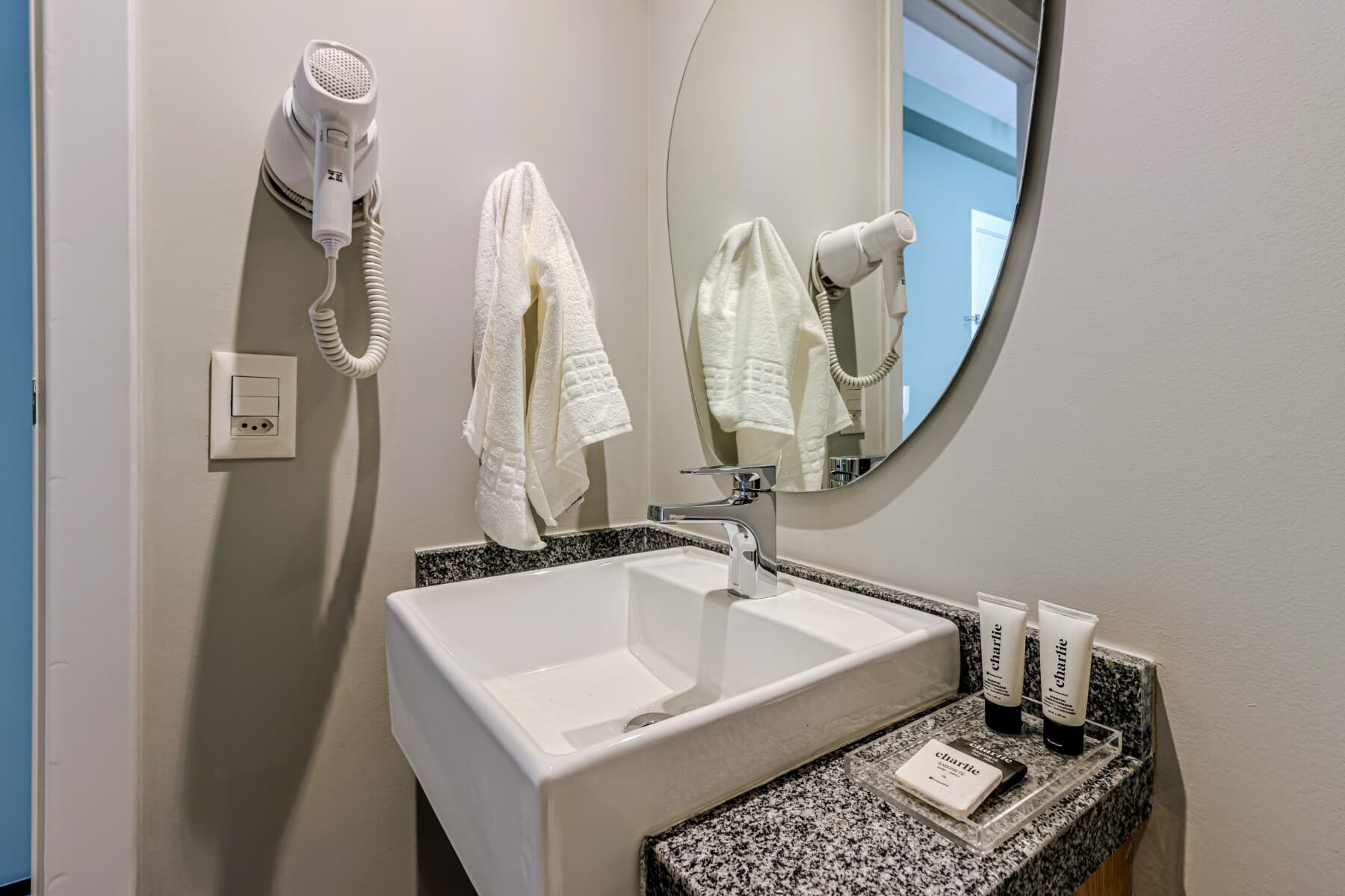 Charlie Nik Paradiso